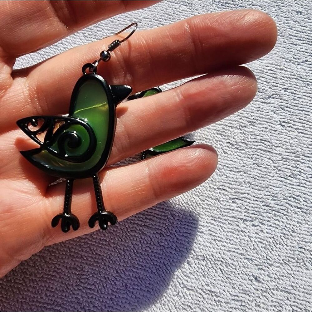 Vibrant Green Bird Earrings - Picture 2 of 3